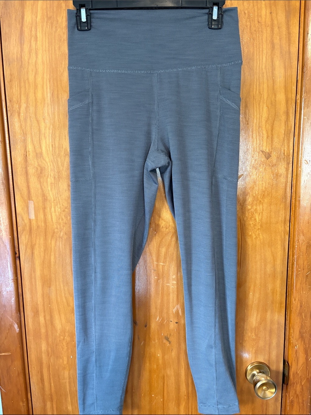 NWOT Women's High-Rise Gray Performance Rib Leggings with Side Pockets - Size L